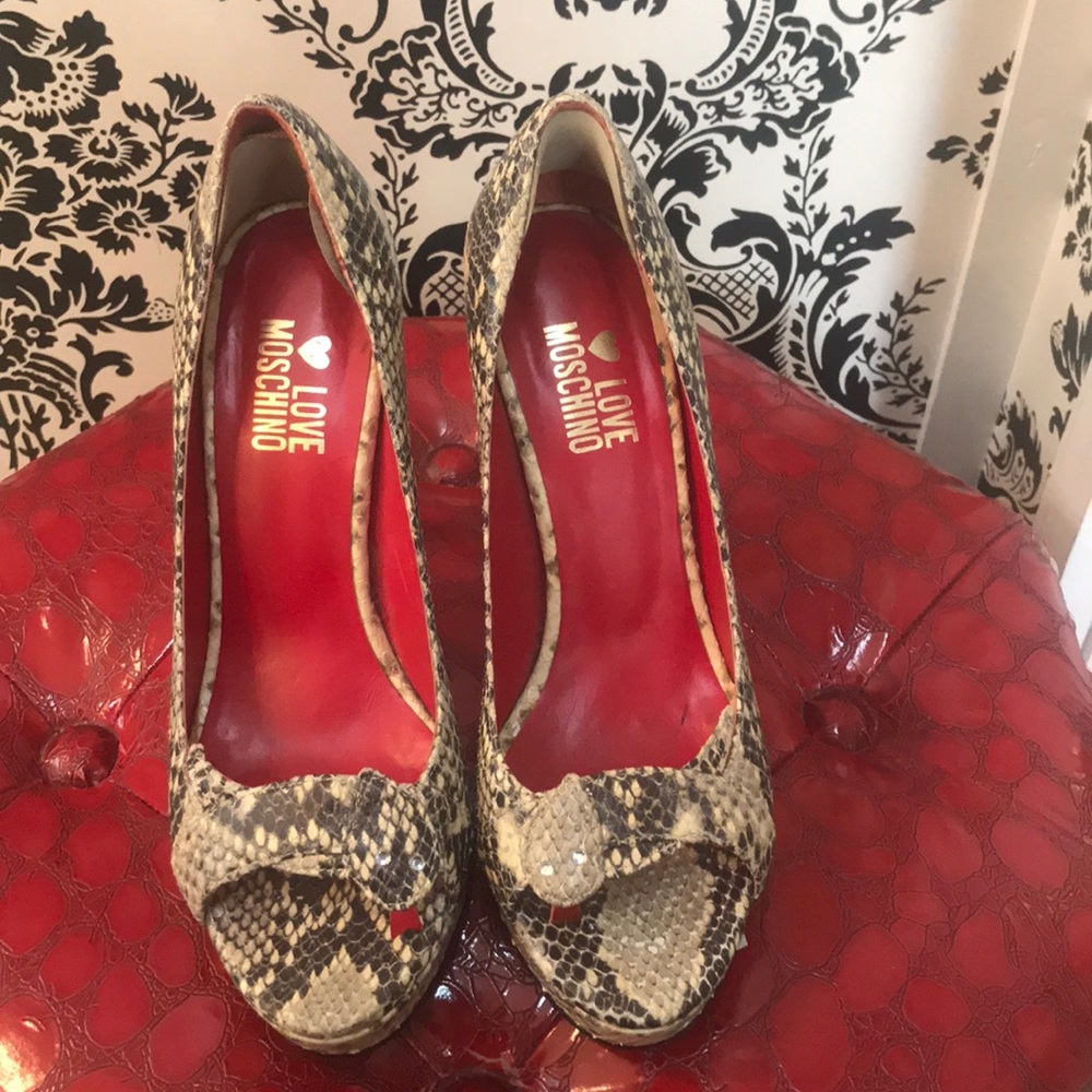 Love Moschino reptile pumps
